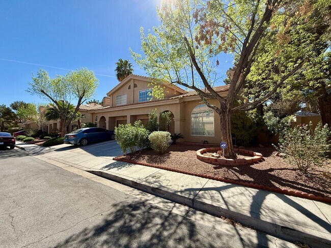 Foto del edificio - HENDERSON HOME WITH UPGRADED KITCHEN AND 2 PRIMARY BEDROOMS