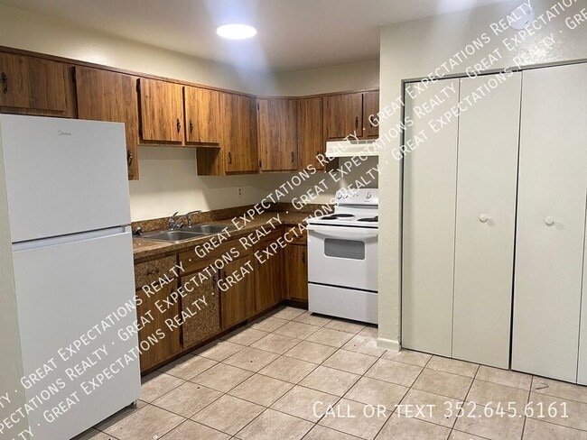 Building Photo - 2009 NE 17th Pl