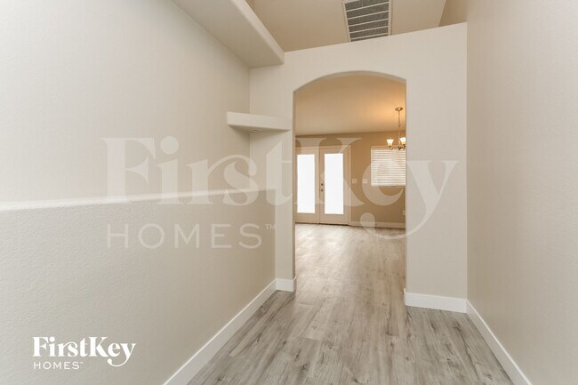 Foto del edificio - 3313 Back Country Dr