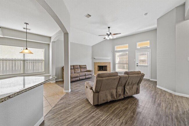 Foto del edificio - 10043 Elkwood Glen Ln