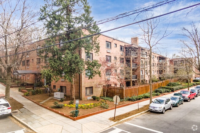 Building Photo - 4114 Davis Pl NW