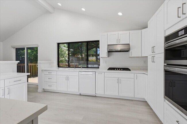 Building Photo - 4bd/2.25ba Kirkland Home