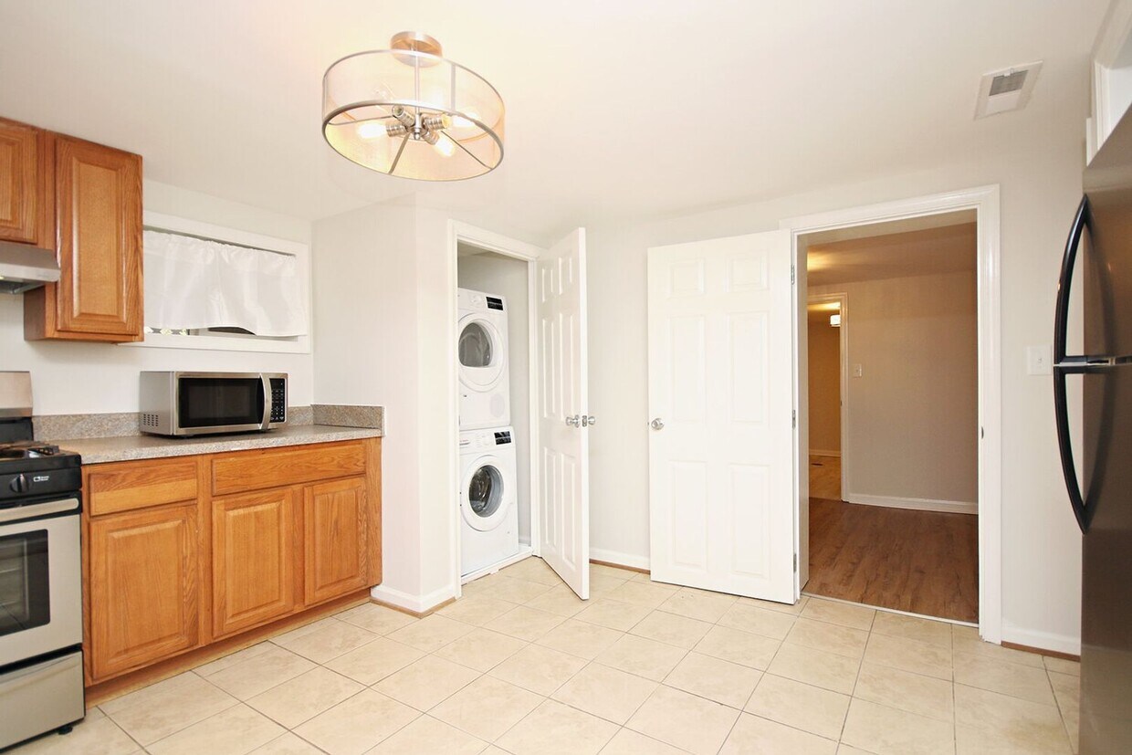 Primary Photo - Spacious Basement Apartment With Utilities...