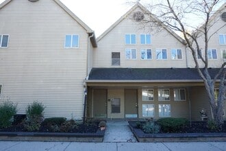 Building Photo - 27991 Rollcrest Rd