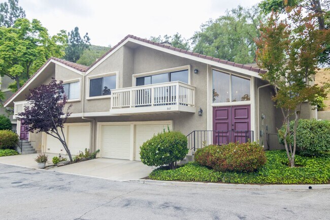 Building Photo - Beautiful two-bedroom, two-bath home in Oa...