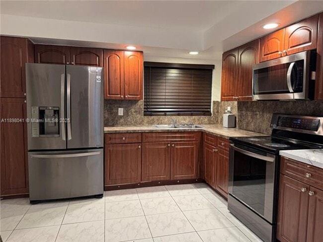 Foto del edificio - 256 NW 82nd Terrace