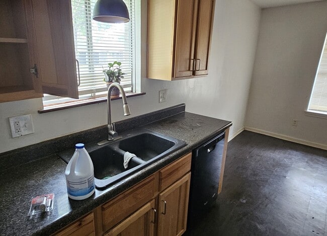 Building Photo - 3303 Roaming Woods Ln