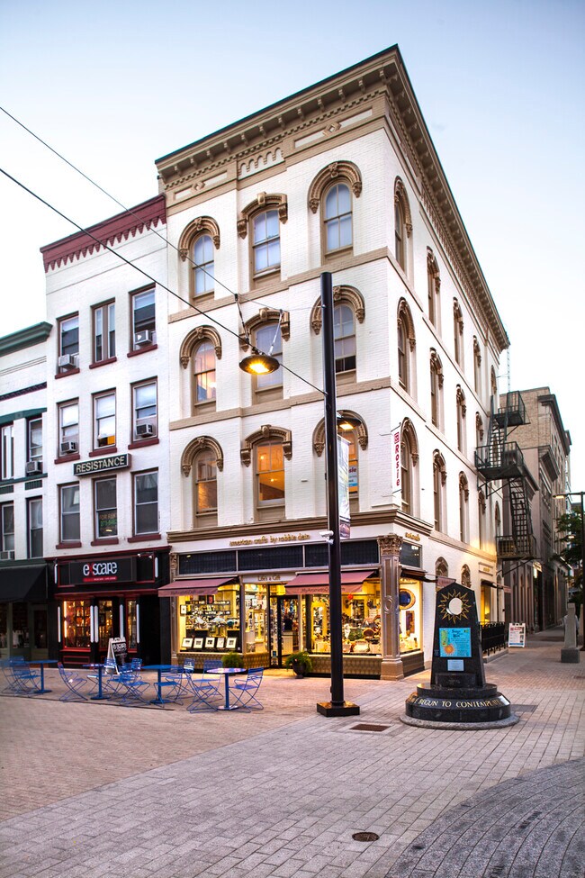 Foto del edificio - 102 N Tioga St