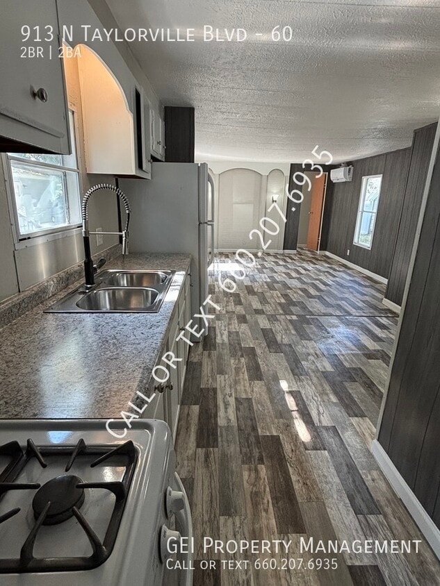 Foto principal - 913 N Taylorville Blvd