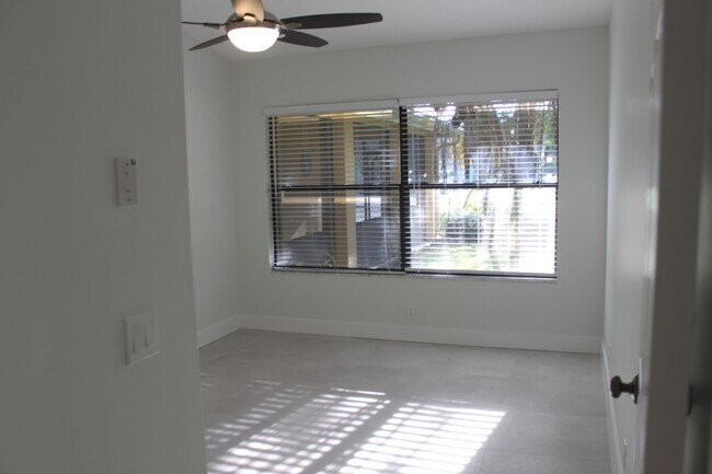 Foto del edificio - 1518 Primrose Ln