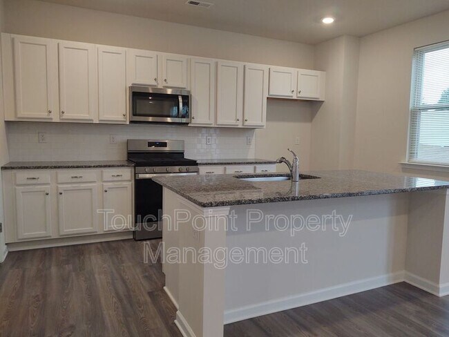 Building Photo - 5002 Weddington Pointe Dr