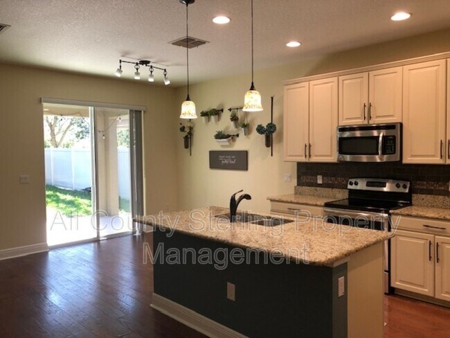 Foto del edificio - 8017 Pleasant Pine Cir