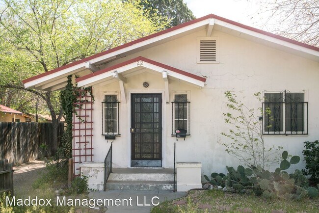 Building Photo - 212 Harvard Dr SE