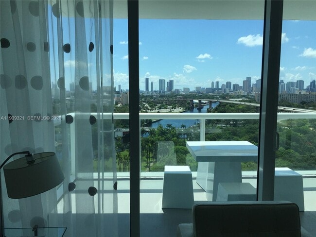 Building Photo - 1861 NW South River Dr