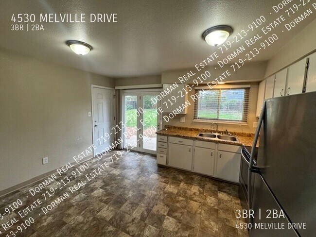Foto del edificio - 4530 Melville Dr