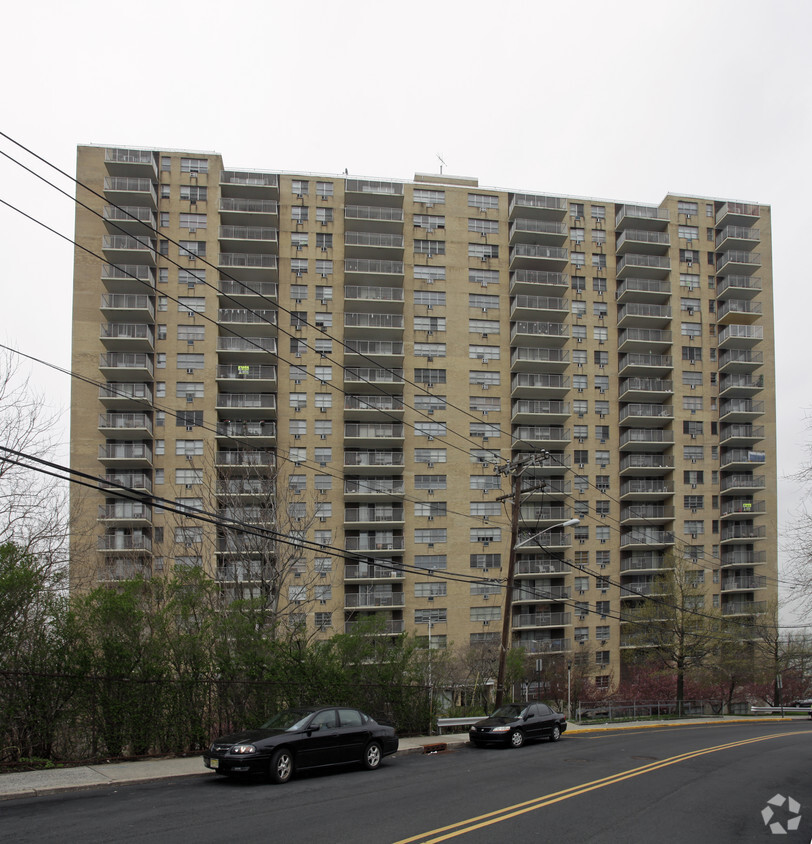 Building Photo - West View Towers