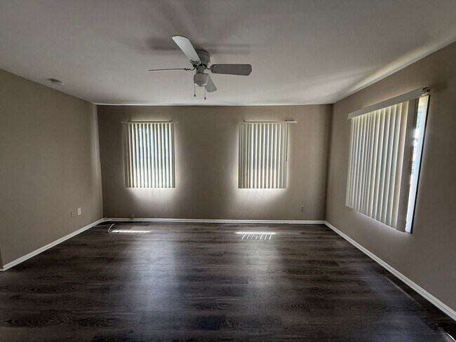 Foto del edificio - TWO BEDROOM MULTI UNIT HOME IN BELLFLOWER-...