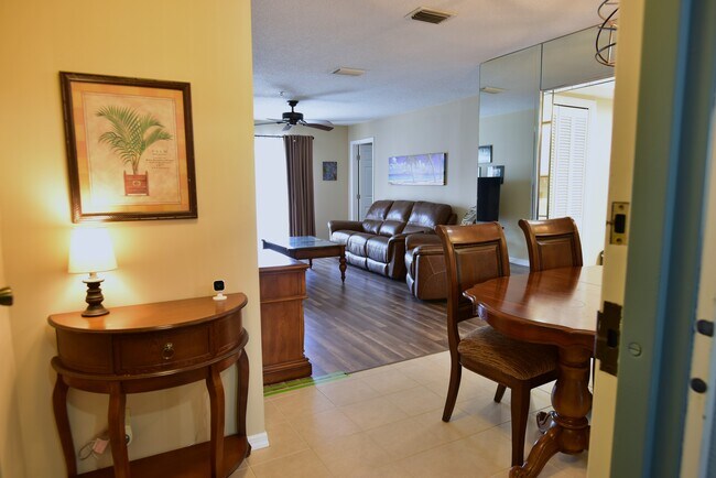 Front Entrance - 950 S Kanner Hwy
