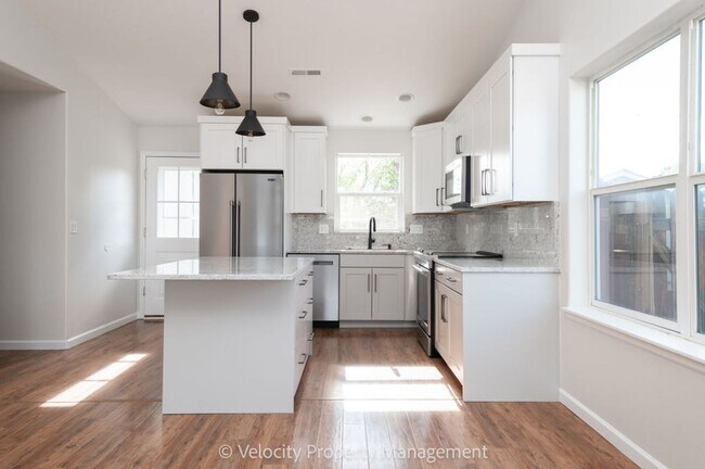 Building Photo - Remodel SW Redmond Home