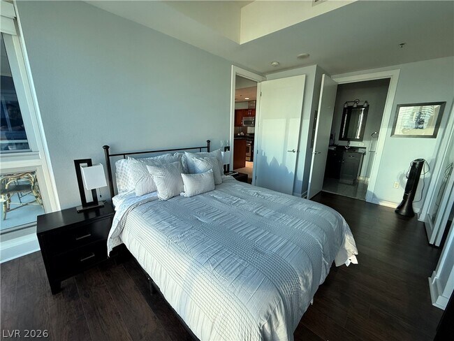 Building Photo - 4525 Dean Martin Dr