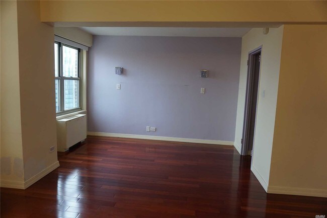 Foto del edificio - 107-40 Queens Blvd