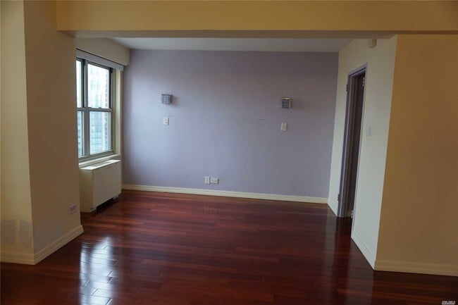 Building Photo - 107-40 Queens Blvd