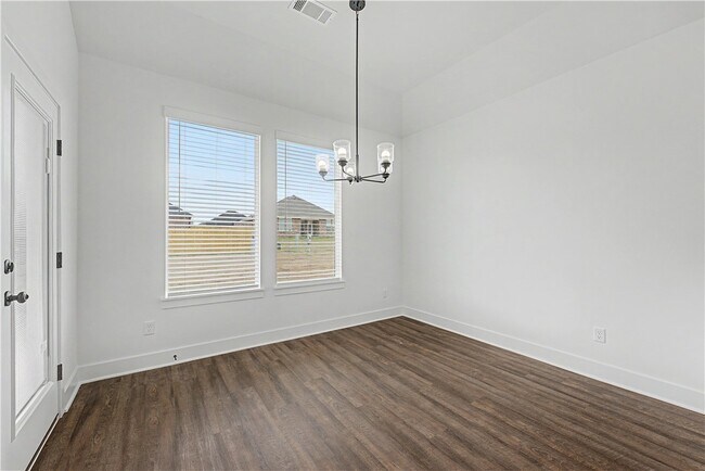 Foto del edificio - 512 W Canada Dr