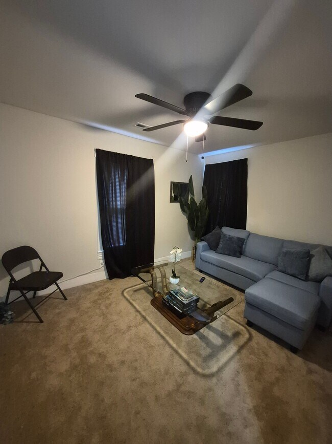 Foto del edificio - 1112 Hoover Ave