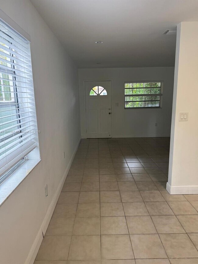 Foto del edificio - 3445 NW 2nd Terrace