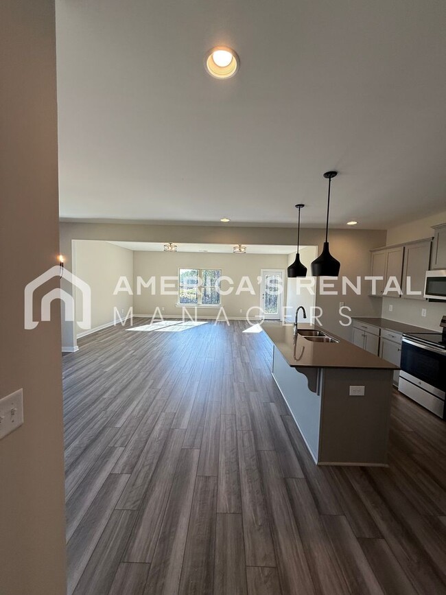 Building Photo - Home for rent in Riverside!!!!