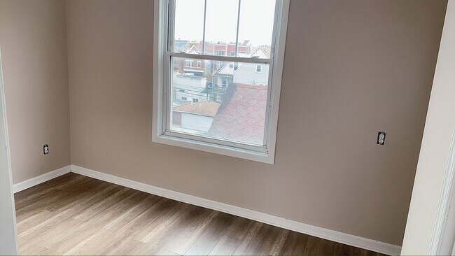 Building Photo - 3225 N Monticello Ave