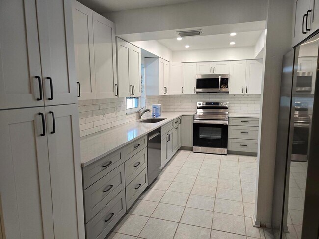 Building Photo - 2672 Rockcrest Ct