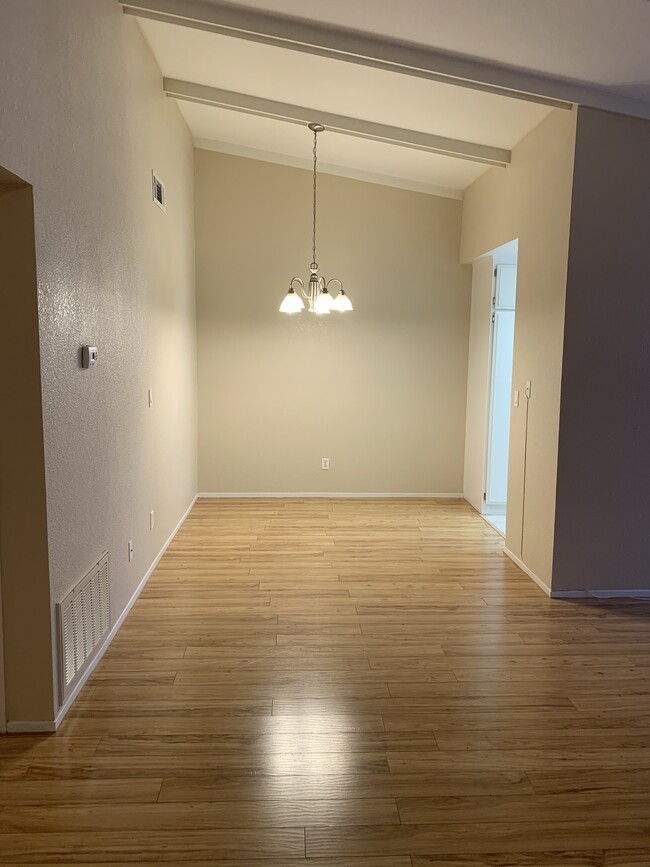 Building Photo - 5333 Primrose Dr