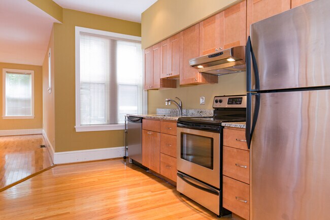 Building Photo - 1305 W 13th St