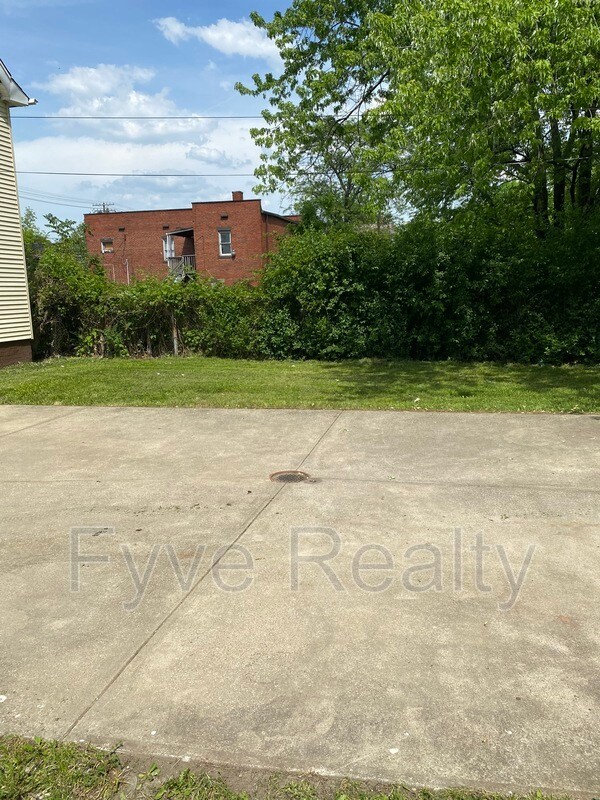 Building Photo - 12722 Union Ave