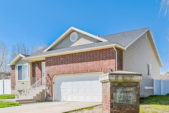 Building Photo - 3406 Luge Ln