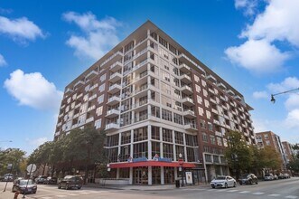 Building Photo - 901 W Madison St