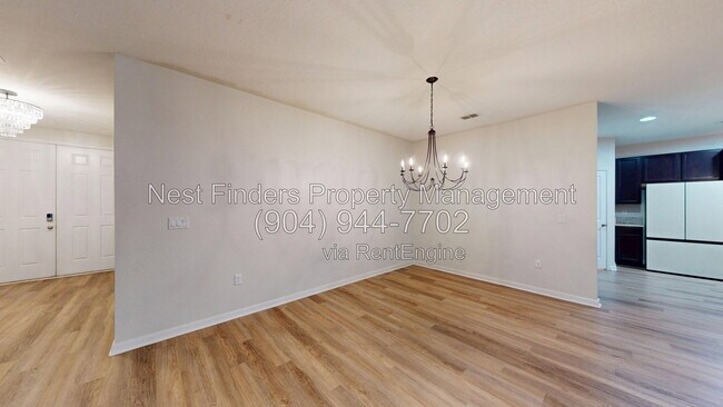 Building Photo - 2704 Daylily Ln