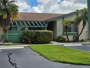 Building Photo - 460 Lakeview Dr