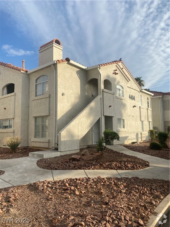 Building Photo - 4404 W Lake N Dr