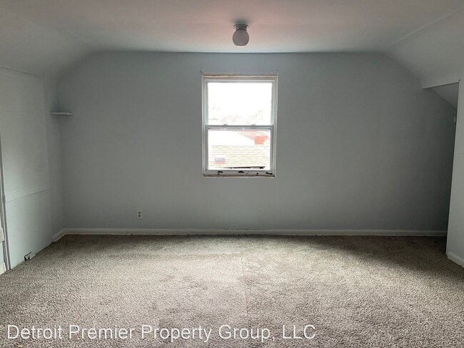 Building Photo - 3 br, 1.5 bath House - 16620 Robson