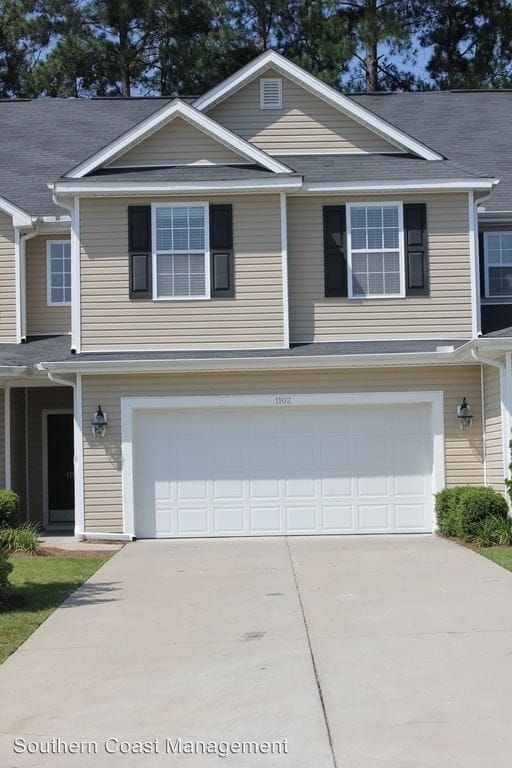 Building Photo - 1102 Fairway Ln