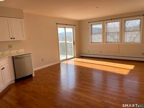 Building Photo - 5 Terrace Pl