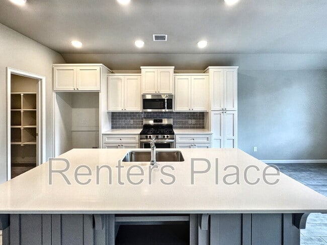 Building Photo - 13927 S Ironwood Pl