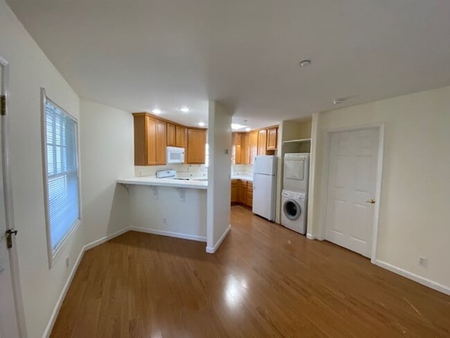 Building Photo - 794 Lighthouse Ave