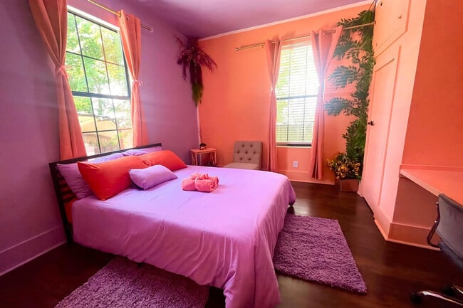 Building Photo - 2612 E 2nd St