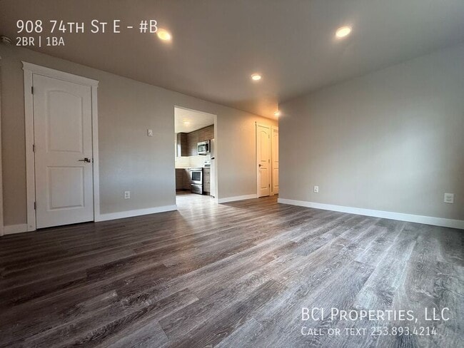 Building Photo - 908 74th St E