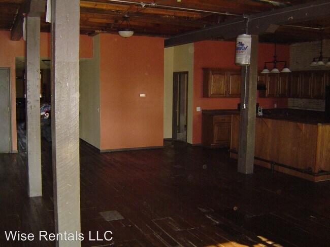 Building Photo - 5 br, 3 bath House - 1303 W College
