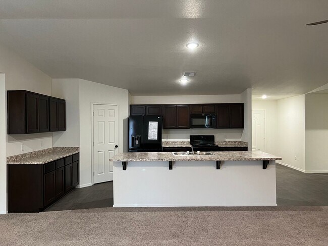 Building Photo - 5 BEDROOM HOME!