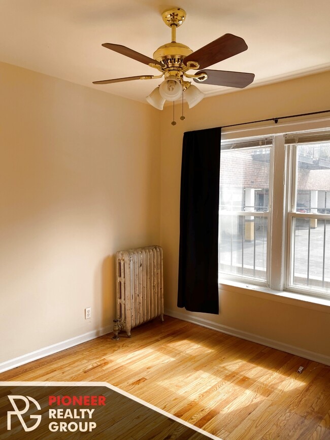 Foto del edificio - 3921 N Pine Grove Ave